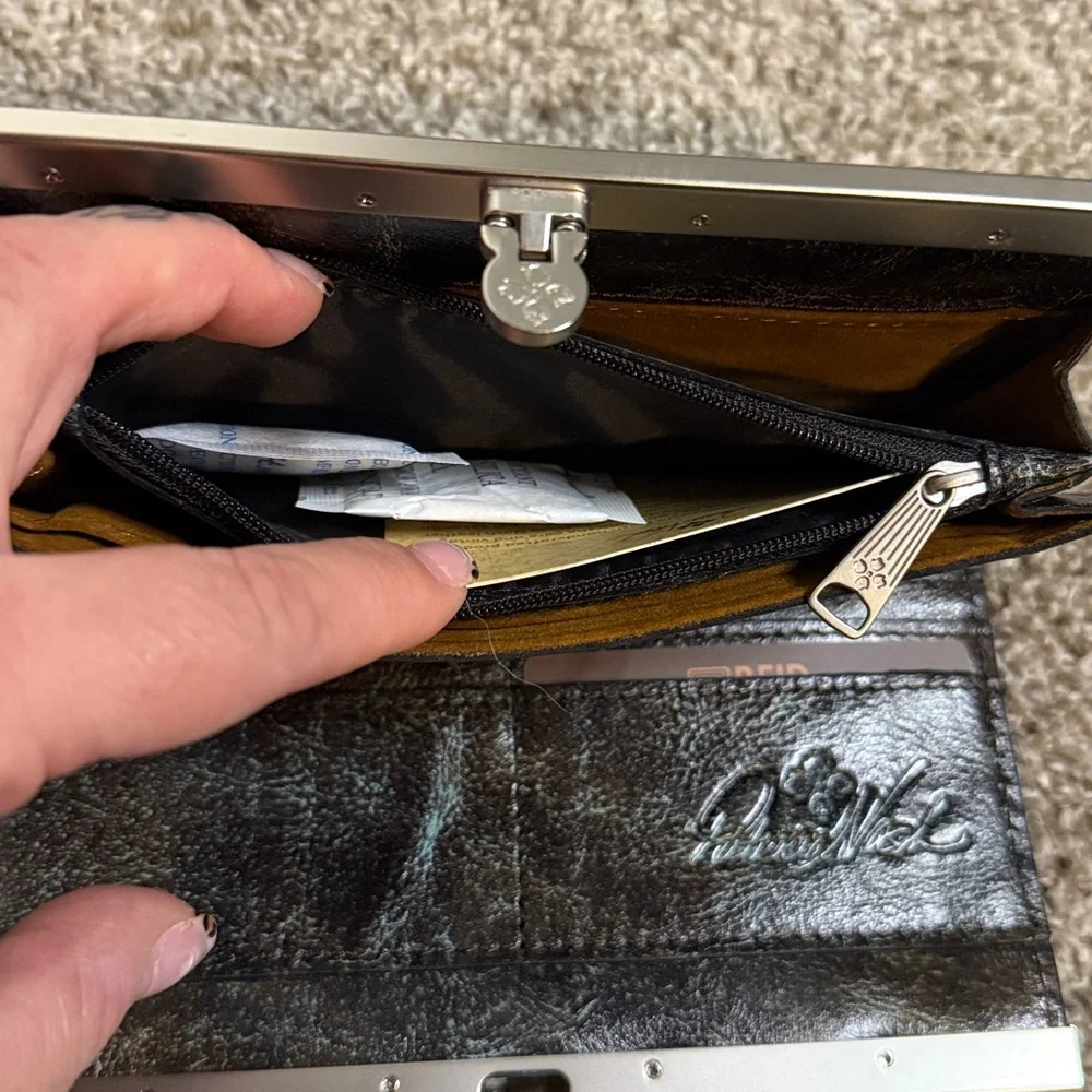 Brand new Patricia Nash Wallet - Picture 6 of 6